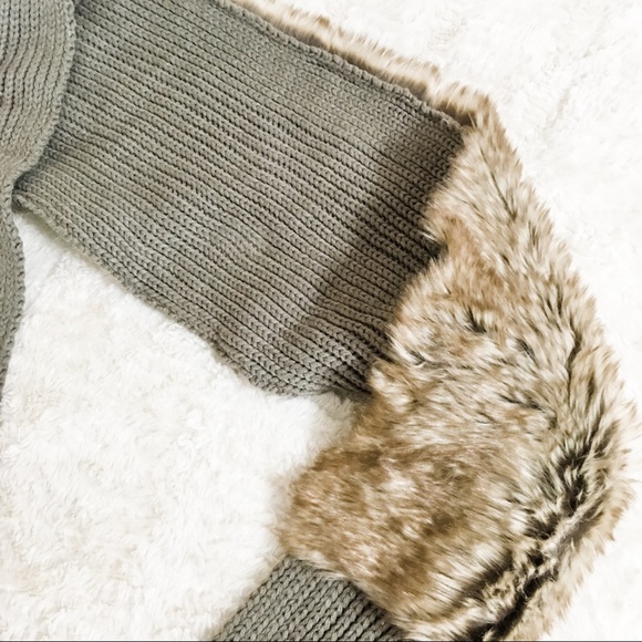 Banana Republic Knit Faux Fur Scarf Wrap - Picture 4 of 9